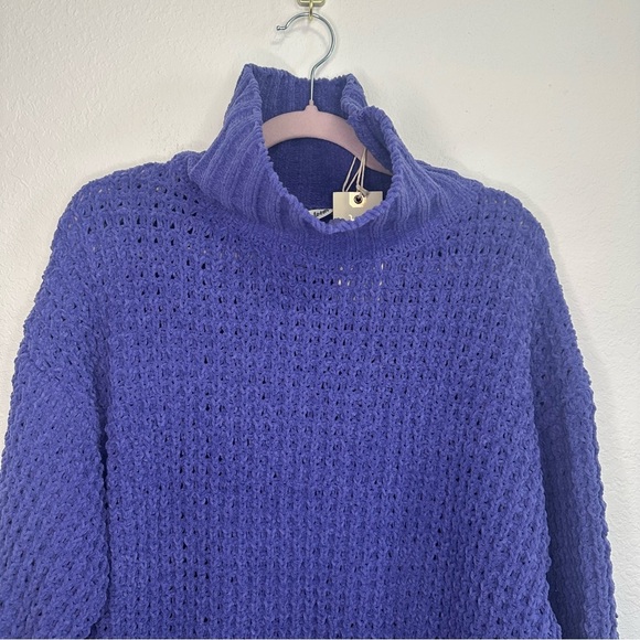 Loom Periwinkle Knit Sweater Soft and Cozy Size Small - Picture 2 of 6
